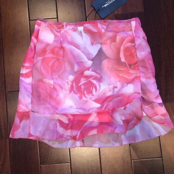PrettyLittleThing Pink Floral Print Chiffon Ruffle Hem Micro Mini Skirt - Picture 9 of 10